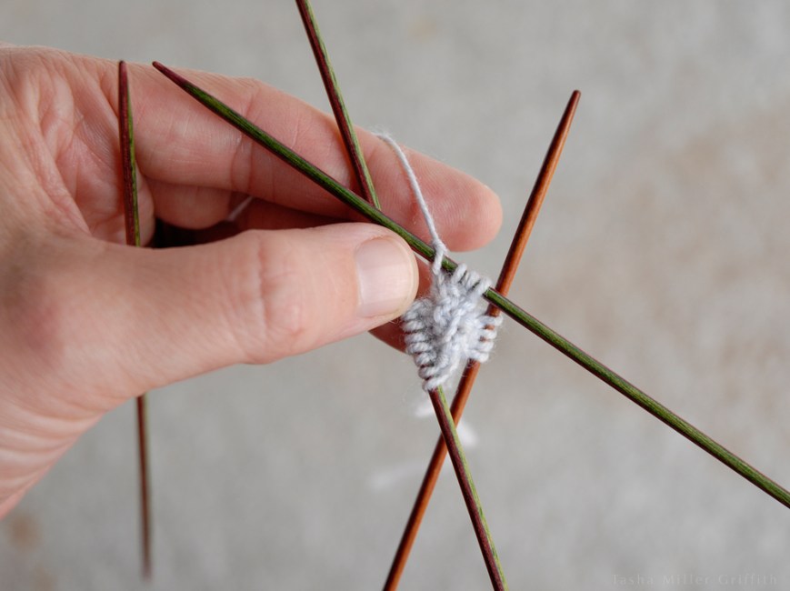 tiny knit covered buttons 16 sts